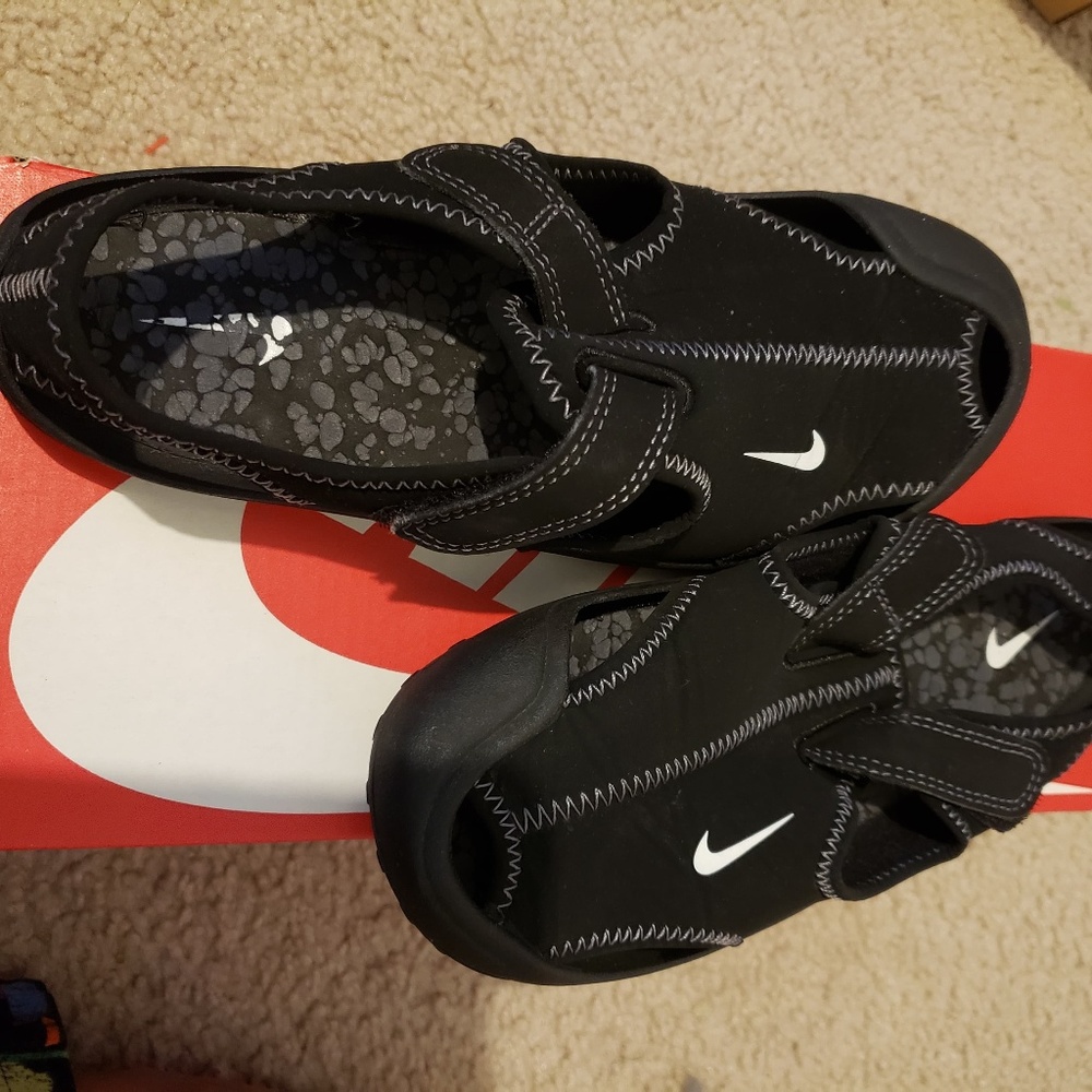 NIKE SANDAL & SNEAKER SIZE YOUTH 3